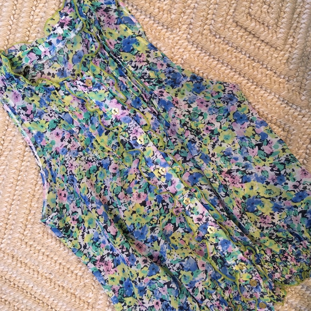 CLOSET CLOSING‼️ 3/$10 ✨ Sleeveless floral blouse